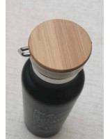 Bouteille isotherme noire avec couvercle à visser en bambou